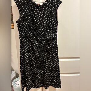 212 Collection Black and White Ruched Sheath Midi Dress